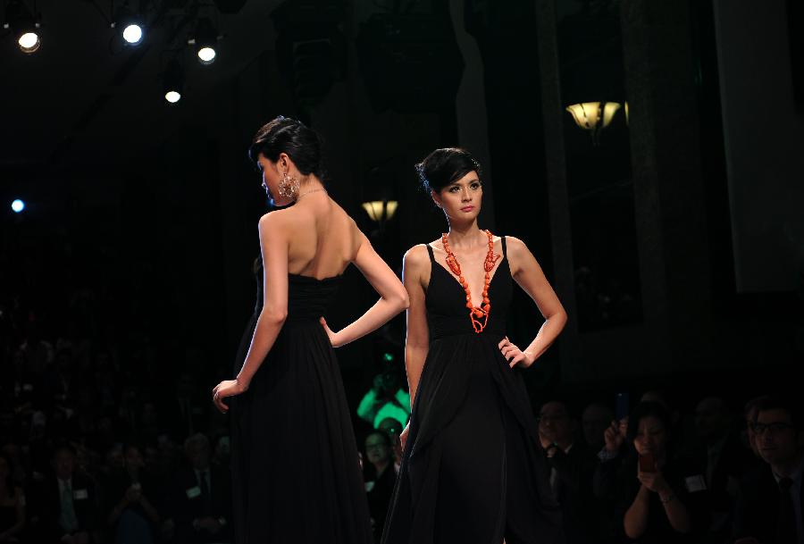 Models present Italian jewellery during the Hong Kong International Jewellery Show in Hong Kong, south China, March 6, 2013. (Xinhua/Chen Xiaowei) 