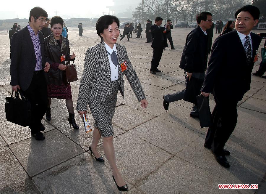 Members of the 12th National Committee of the Chinese People's Political Consultative Conference (CPPCC) walk to the Great Hall of the People in Beijing, capital of China, March 8, 2013. The third plenary meeting of the first session of the 12th CPPCC National Committee is to be held in Beijing on Friday. (Xinhua/Wang Shen)