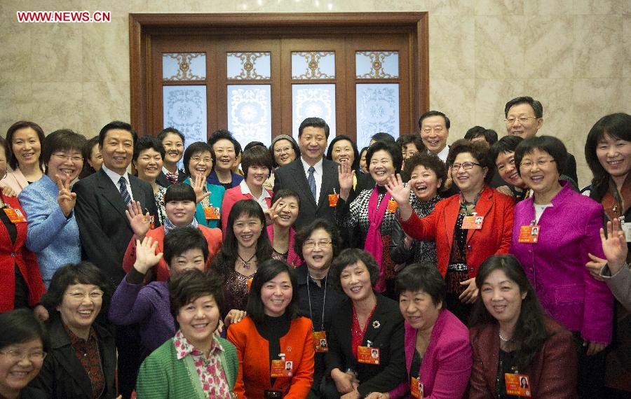 Xi Jinping (C), general secretary of the Central Committee of the Communist Party of China (CPC), poses for a group photo with female deputies to the 12th National People's Congress (NPC) in Beijing, capital of China, March 8, 2013. Xi joined a discussion with deputies to the 12th NPC from east China's Jiangsu Province, who attend the first session of the 12th NPC, in Beijing on Friday and expressed greetings, on behalf the CPC Central Committee, to the female NPC deputies and members of the 12th National Committee of the Chinese People's Political Consultative Conference (CPPCC) as well as all women in China for the International Women's Day. (Xinhua/Lan Hongguang)