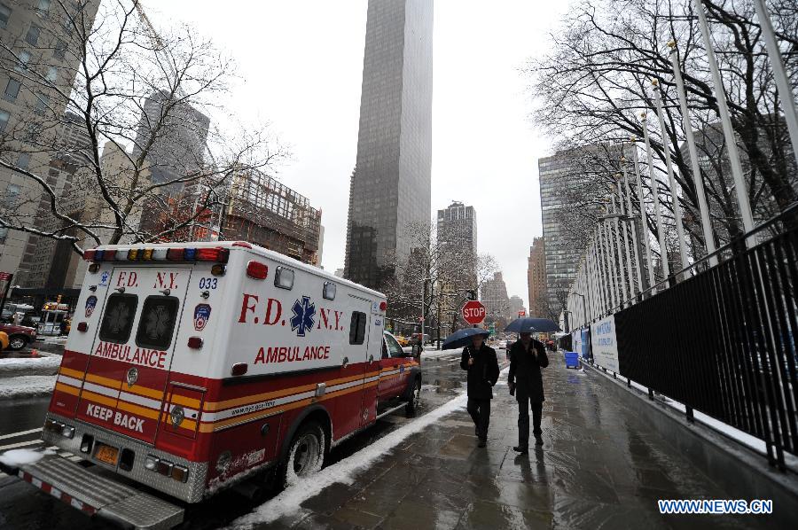 Pedestrians walk past an ambulance on a snowy day in New York, on March 8, 2013. A late winter snowstorm hit New York on Friday. (Xinhua/Niu Xiaolei) 