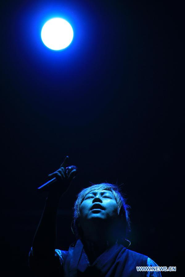 Ashin, lead singer of the rock band Mayday, sings at their concert in Hangzhou, capital of east China's Zhejiang Province, March 9, 2013. (Xinhua/Wu Huang) 