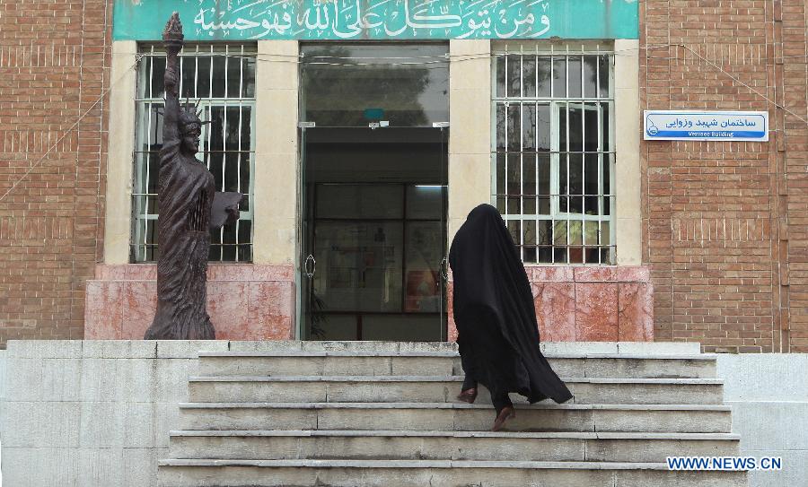 A woman walks into the former U.S. embassy in downtown Tehran, Iran, March 10, 2013. The United States broke off diplomatic relations with Iran on April 7, 1980 after a group of Iranian students seized the U.S. embassy in Tehran and captured some 60 U.S. diplomats in 1979, with 52 of them being in captivity for 444 days in the hostage crisis. (Xinhua/Ahmad Halabisaz)