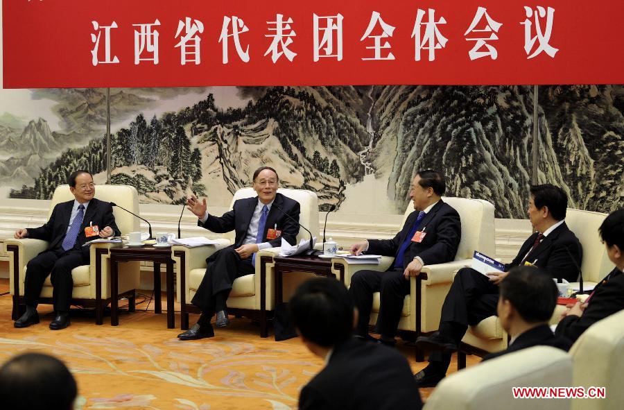 Wang Qishan (2nd L), a member of the Standing Committee of the Political Bureau of the Communist Party of China (CPC) Central Committee, joins a discussion with deputies from east China's Jiangxi Province, who attend the first session of the 12th National People's Congress (NPC), in Beijing, capital of China, March 10, 2013. (Xinhua/Xie Huanchi)
