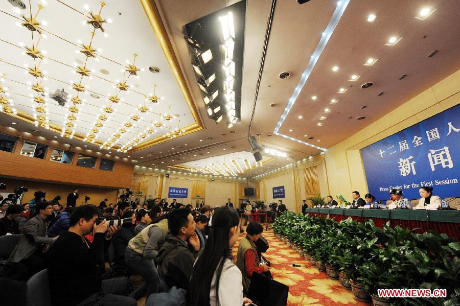 A press conference is held by the first session of the 12th National People's Congress (NPC) in Beijing, capital of China, March 10, 2013. Six grassroots NPC deputies involving farmers and workers were invited to answer questions at the press conference. (Xinhua/Qin Qing)