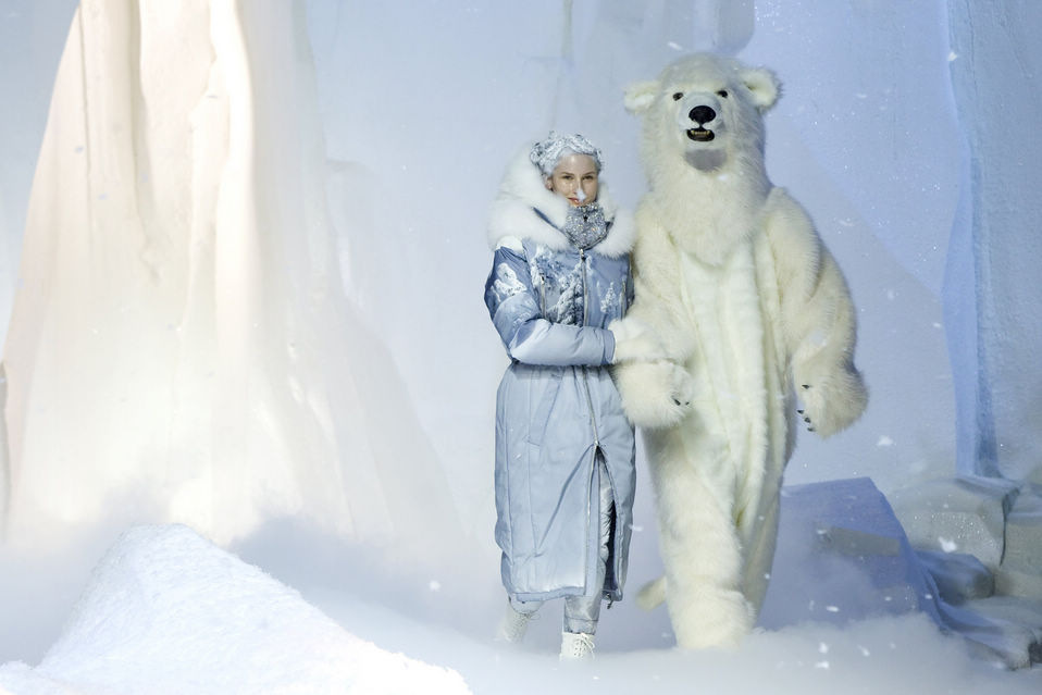 A Model presents creations by Italian designer Giambattista Valli as part of his Fall-Winter 2013/2014 women's ready-to-wear fashion show for fashion house Moncler Gamme Rouge during Paris fashion week on March 6, 2013. (Xinhua News Agency/Reuter)