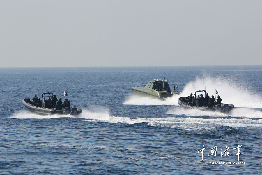 24 warships from 14 countries including China, Pakistan, the United States, the United Kingdom and Japan participate in the "Peace-13" multinational maritime joint military exercise and conduct live-ammunition firing training on the sea on March 7, 2013. (navy.81.cn/Wang Changsong)