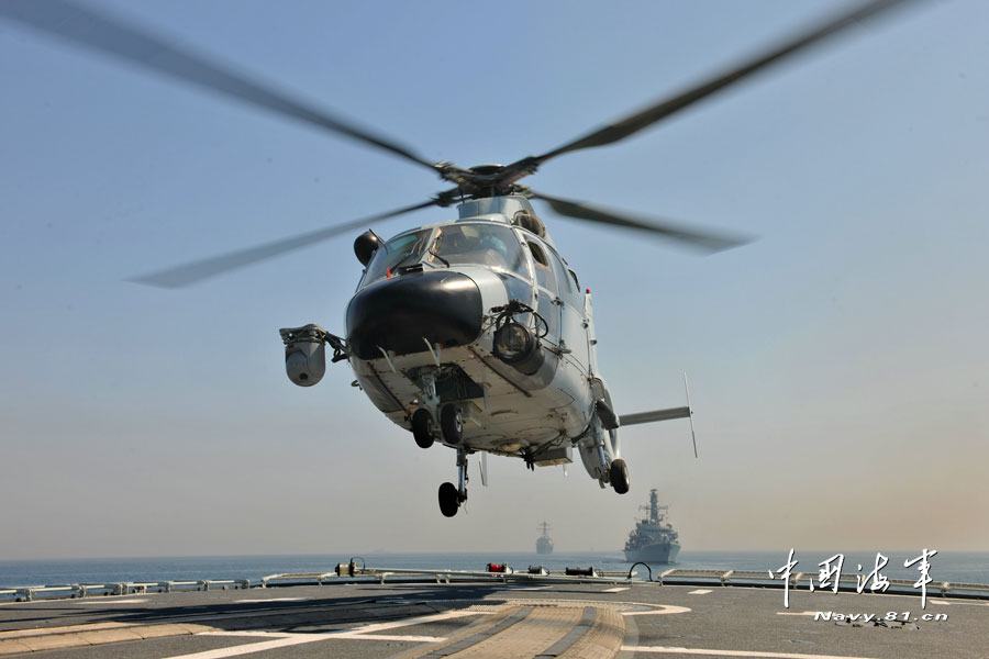 24 warships from 14 countries including China, Pakistan, the United States, the United Kingdom and Japan participate in the "Peace-13" multinational maritime joint military exercise and conduct live-ammunition firing training on the sea on March 7, 2013. (navy.81.cn/Wang Changsong)