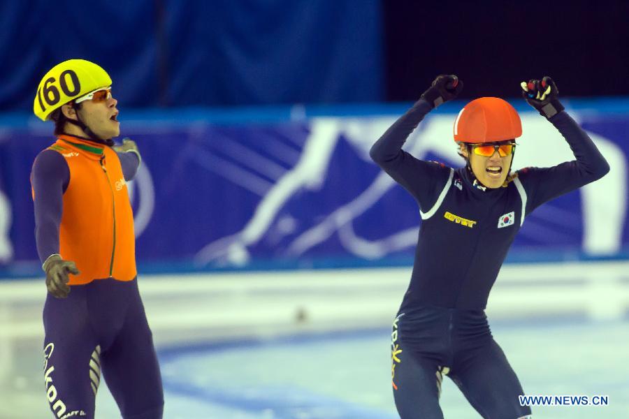 Sin Da Woon (R) from South Korea celebrates his victory in the final of the Men's 1000m competition of the ISU World Short Track Speed Skating Championships in Debrecen, Hungary on March 10, 2013. (Xinhua/Attila Volgyi) 