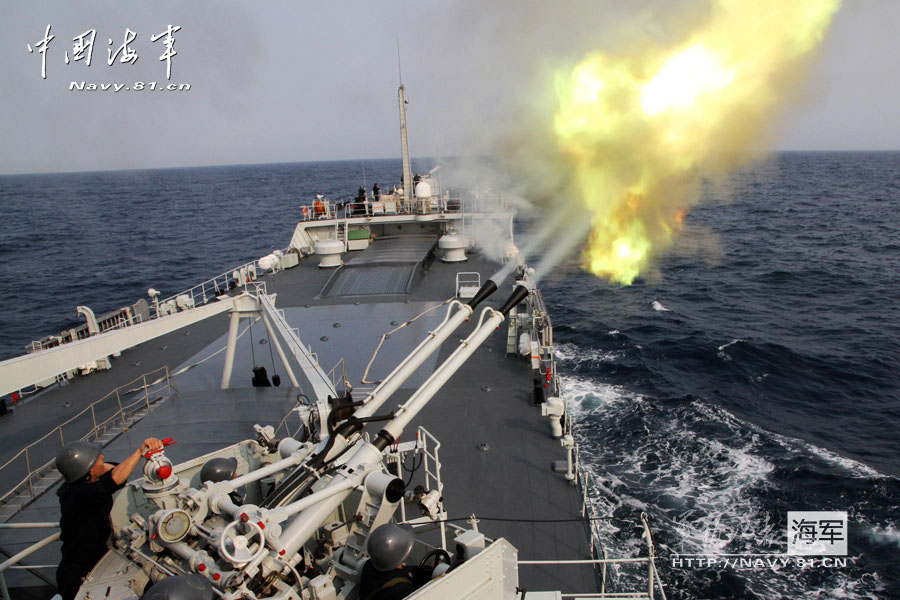  A navel landing ship detachment under the South Sea Fleet of the Navy of the Chinese People's Liberation Army (PLA) is in training. The detachment is the pioneer forces that can carry out amphibious task, and also a troop capable of performing diverse military tasks. (navy.81.cn/Zhu zhongbin, Li Yanlin, Gan Jun, Hu Kaibing)