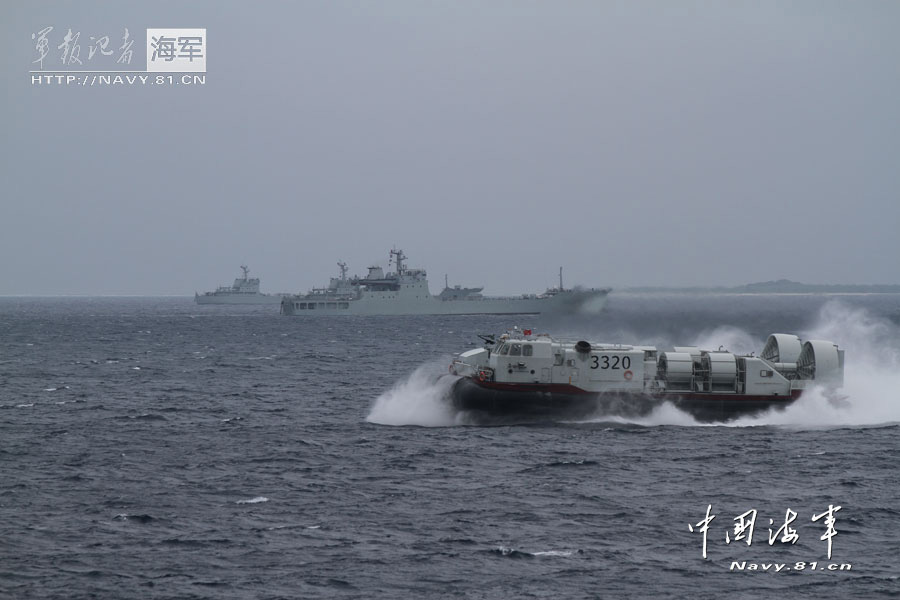  A navel landing ship detachment under the South Sea Fleet of the Navy of the Chinese People's Liberation Army (PLA) is in training. The detachment is the pioneer forces that can carry out amphibious task, and also a troop capable of performing diverse military tasks. (navy.81.cn/Zhu zhongbin, Li Yanlin, Gan Jun, Hu Kaibing)