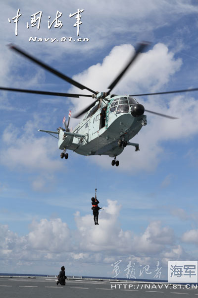  A navel landing ship detachment under the South Sea Fleet of the Navy of the Chinese People's Liberation Army (PLA) is in training. The detachment is the pioneer forces that can carry out amphibious task, and also a troop capable of performing diverse military tasks. (navy.81.cn/Zhu zhongbin, Li Yanlin, Gan Jun, Hu Kaibing)