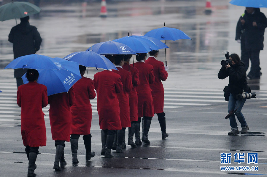 An expected spring rain adds glamour to the scenery of the Great Hall of the People in Beijing. The closing meeting of the first session of the 12th National Committee of the Chinese People's Political Consultative Conference (CPPCC) was held at the Great Hall of the People in Beijing, capital of China, March 12, 2013. (Xinhua News Agency/Zhai Zihe)