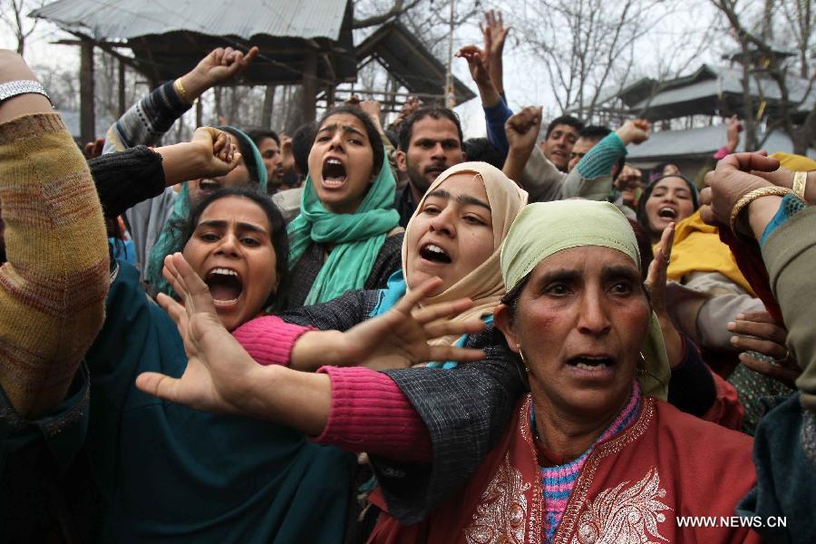 Kashmiris shout slogans as they mourn over the death of a truck driver Riyaz Ahmad Khanday during his funeral procession at Matipora village in Anantnag district, 70km south of Srinagar, the summer capital of Indian-controlled Kashmir, March 12, 2013. A 23-year-old youth was killed after Indian army troopers opened gunfire on protesters in Baramulla town, around 55 km northwest of Srinagar city. The killing triggered massive anti-India protests and clashes in which Khanday was badly hurt and later died in a Srinagar hospital on Monday evening, police said. (Xinhua/Javed Dar)