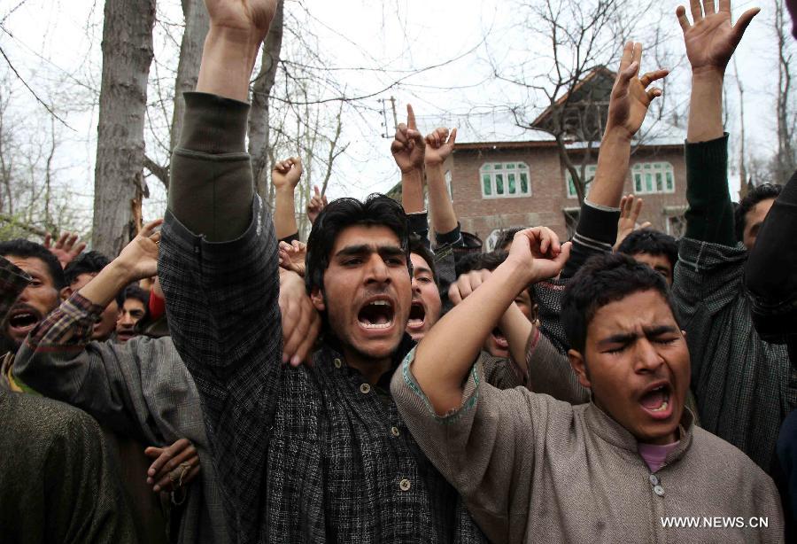 Kashmiris shout slogans as they mourn over the death of a truck driver Riyaz Ahmad Khanday during his funeral procession at Matipora village in Anantnag district, 70km south of Srinagar, the summer capital of Indian-controlled Kashmir, March 12, 2013. A 23-year-old youth was killed after Indian army troopers opened gunfire on protesters in Baramulla town, around 55 km northwest of Srinagar city. The killing triggered massive anti-India protests and clashes in which Khanday was badly hurt and later died in a Srinagar hospital on Monday evening, police said. (Xinhua/Javed Dar)