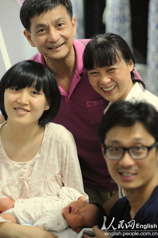 Zeng's family: her parents, husband (lower right), Zeng (lower left) (Photo/CFP)