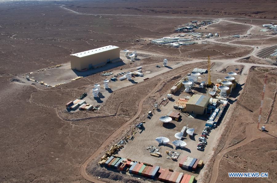 Image provided by the European Southern Observatory (ESO) on March 12, 2013, shows an aerial view of the antenna assembly sites and workers' camp who build the Atacama Large Millimetre/Submillimetre Array (ALMA) aiming to develop a telescope without parallel in the world. ALMA project is an international astronomical facility located 5,000 meters above Andes' El Llano de Chajnantor's plateau, some 50 km of San Pedro de Atacama in Chile's Second Region, in Antofagasta. The ALMA, an international partnership project between Europe, Japan and the United States, with the cooperation of Chile, is presently the largest astronomical project in the world and it will be inaugurated in Chile on March 13, 2013 to celebrate his transformation from a construction project to an observatory. (Xinhua/ESO) 