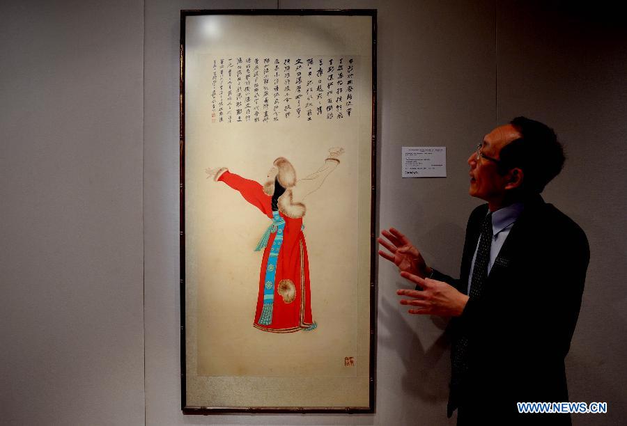 A working staff from the Sotheby's presents an artwork by Zhang Daqian valued at 7 million to 9 million Hong Kong dollars (about 902,300 to 1.2 million U.S. dollars) in Hong Kong, south China, March 13, 2013. Sotheby's 2013 spring sales of fine Chinese paintings will be held on April 5 in Hong Kong. Over 300 pieces of artworks with a total value of more than 130 million Hong Kong dollars (about 16.6 million U.S. dollars) will be on display. (Xinhua/Chen Xiaowei)