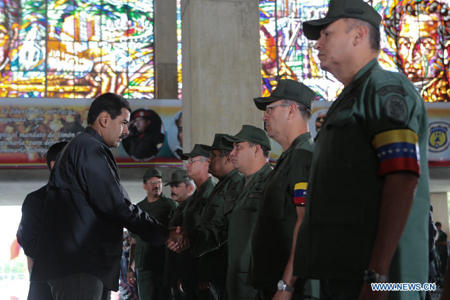 Image provided by Venezuela's Presidency shows Venezuela's acting President Nicolas Maduro (L) visiting the military high command in Caracas, capital of Venezuela, on March 13, 2013. (Xinhua) 