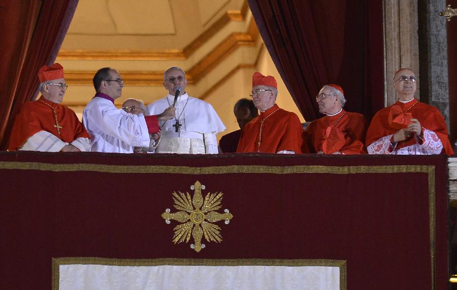 Jorge Mario Bergoglio speaks on the balcony of The Basilica of Saint Peter in Vatican, March 13, 2013. Argentine Jorge Mario Bergoglio, 77, the archbishop of Buenos Aires, was elected the new pope on Wednesday during a secret ballot in the cardinals' conclave in Vatican City. (xinhua/Alberto Lingria) 