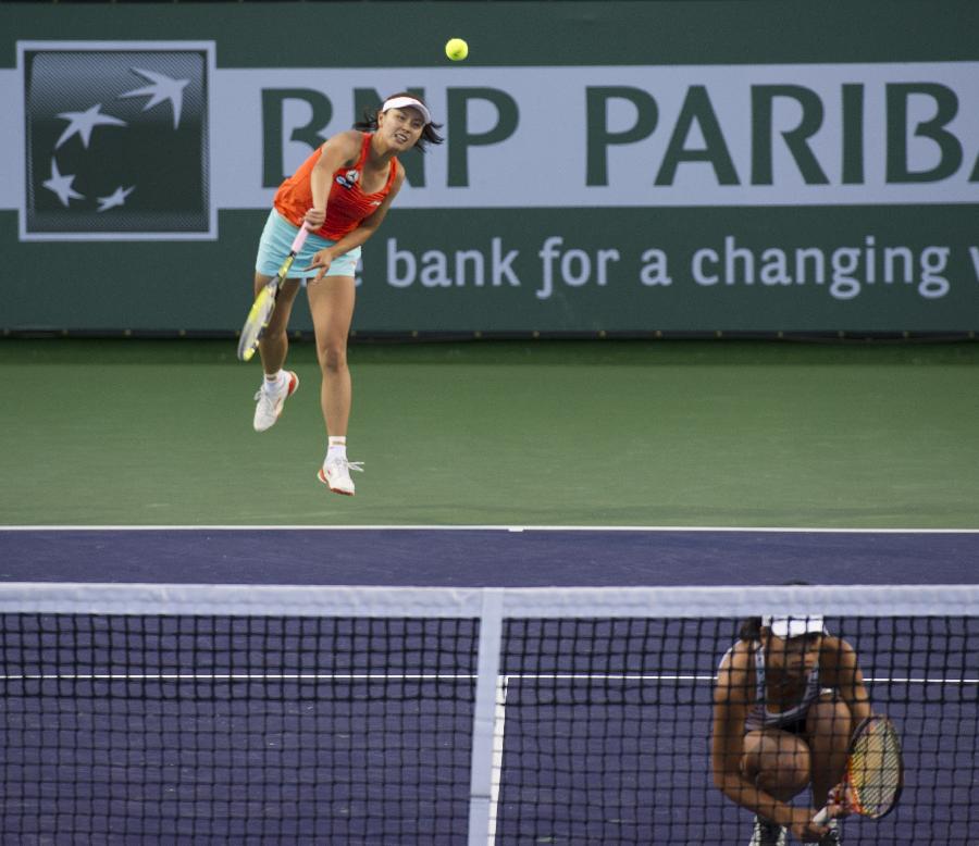 Peng Shuai (Back) of China serves during the women's doubles quarterfinal match with Hsieh Su-Wei of Chinese Taipei against Daniela Hantuchova of Slovakia and Anabel Medina Garrigues of Spain during the BNP Paribas Open in Indian Wells, California, March 13, 2013. Peng Shuai and Hsieh Su-Wei won 2-1 to enter the semifinal. (Xinhua/Yang Lei) 