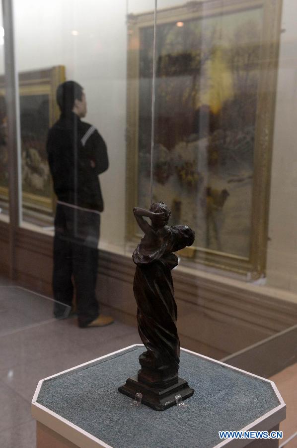 A sculpture piece is seen at display at an exhibition showing British artworks in Nanchang, capital of east China's Jiangxi Province, March 14, 2013. An exhibition displaying 80 British art works kicked off here on Thursday. (Xinhua/Zhou Mi) 