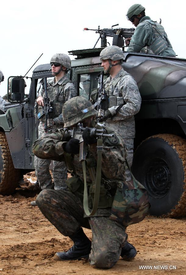 U.S. soldiers and South Korean soldiers participate in the joint military exercise Key Resolve in Pyeongtaek, South Korea, March 14, 2013. (Xinhua/Park Jin-hee) 