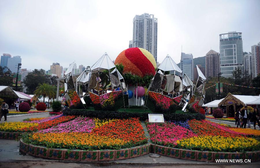 Photo taken on March 14, 2013 shows a large parterre displayed at a flower show in south China's Hong Kong. The 10-day Hong Kong Flower Show 2013, which will kick off on March 15, 2013 at Victoria Park, opened to media for a preview on Thursday. More than 200 organizations contributed some 350,000 flowers to the show. (Xinhua/Zhao Yusi) 