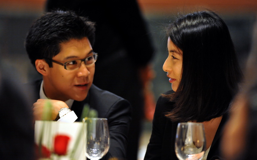 Former Chinese diving queen Guo Jingjing (R) and her husband Kenneth Fok at the awarding dinner at the Hong Kong Convention and Exhibition Centre on March 14, 2013. (Xinhua/Lu Binghui)