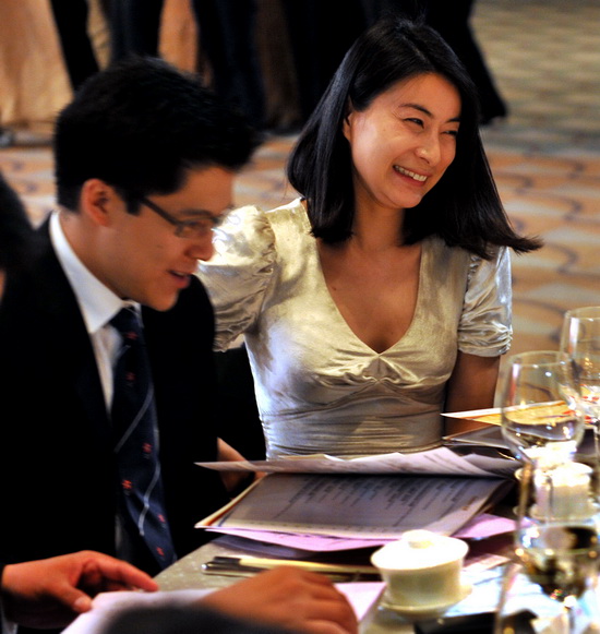 Former Chinese diving queen Guo Jingjing (R) and her husband Kenneth Fok at the awarding dinner at the Hong Kong Convention and Exhibition Centre on March 14, 2013. (Xinhua/Chen Xiaowei)