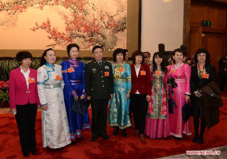 Deputies to the 12th National People's Congress (NPC) pose for a photo before the closing meeting of the first session of the 12th NPC at the Great Hall of the People in Beijing, capital of China, March 17, 2013.(Xinhua/Chen Shugen) 