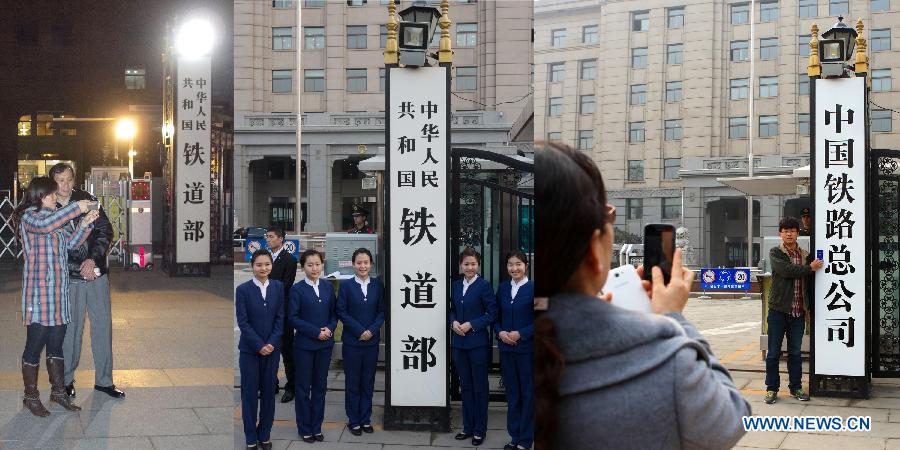 The combined photo shows people posing with the name board of Ministry of Railways on March 10 (L), March 14 (C) and a man posing with the name board of China Railway Corporation on March 17, 2013 in Beijing, capital of China. The newly-founded China Railway Corporation hung out its name board on Sunday. (Xinhua/Xu Zijian) 