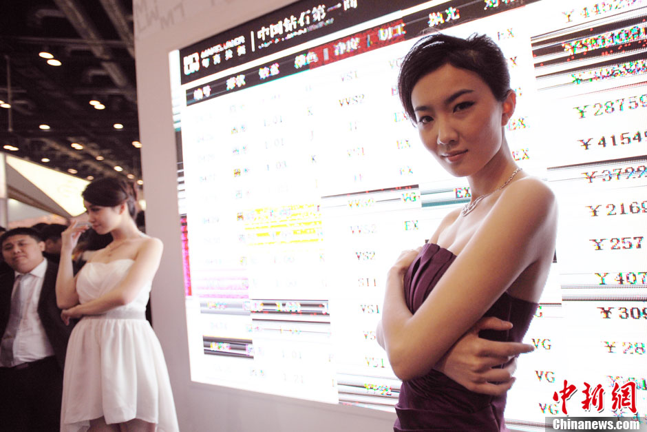 Models demonstrate wedding dresses all girls are dreaming for at the 2013 Beijing Wedding Expo for spring held in National Conference Center, March 16, 2013. The expo lasted for two days. (Photo/CNS)