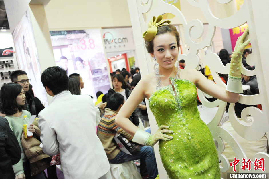 Models demonstrate wedding dresses all girls are dreaming for at the 2013 Beijing Wedding Expo for spring held in National Conference Center, March 16, 2013. The expo lasted for two days. (Photo/CNS)