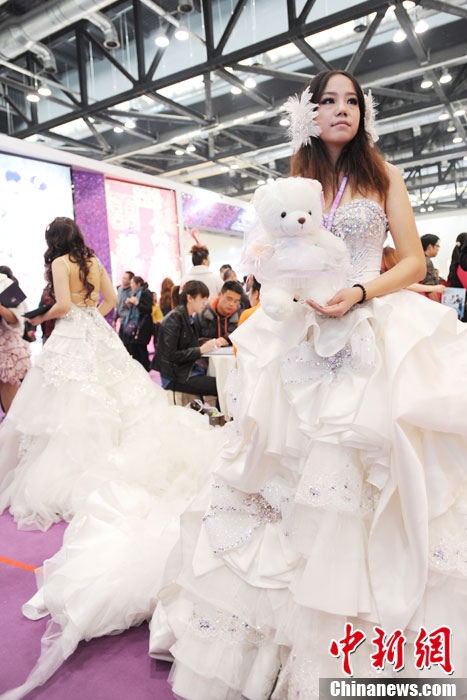 Models demonstrate wedding dresses all girls are dreaming for at the 2013 Beijing Wedding Expo for spring held in National Conference Center, March 16, 2013. The expo lasted for two days. (Photo/CNS)