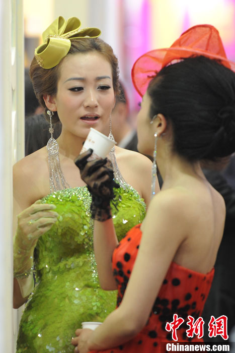 Models demonstrate wedding dresses all girls are dreaming for at the 2013 Beijing Wedding Expo for spring held in National Conference Center, March 16, 2013. The expo lasted for two days. (Photo/CNS)