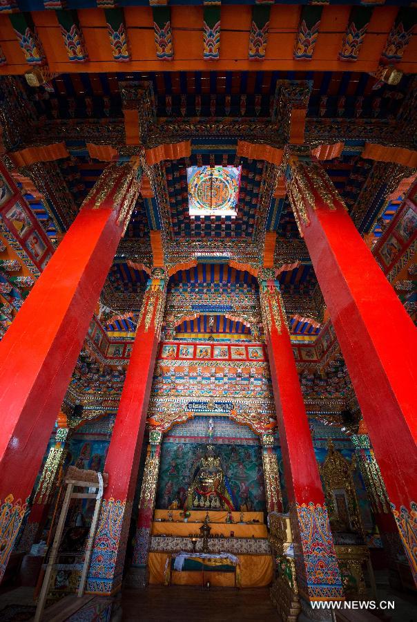 Photo taken on March 17, 2013 shows the Mahaviral Hall of the Guanyin Temple in Jinchuan County, Aba Tibetan Autonomous Region, southwest China's Sichuan Province. The temple was first build in the seventh century and hosts the shrine to the Four-Armed Avalokitesvara boddhisattva. (Xinhua/Jiang Hongjing)