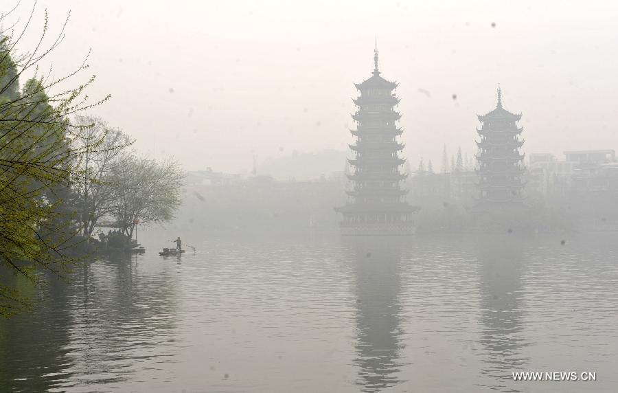 Photo taken on March 17, 2013 shows the fog scene of the Shanhu Lake in Guilin, southwest China's Guangxi Zhuang Autonomous Region. Guilin, a famous tourist resort, boasts of numerous cultural relics and various Karst land features. (Xinhua/Lu Bo'an) 