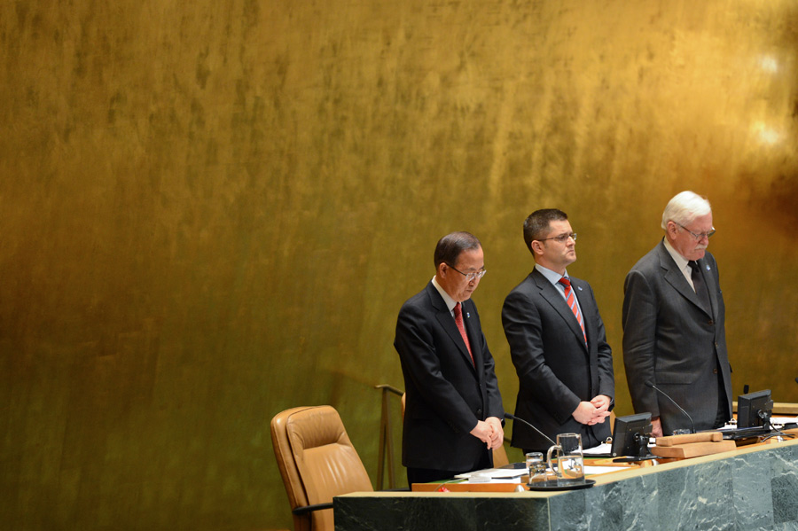 Secretary-General of United Nations Ban Ki-moon (left) and the President of 67th session of the UN General Assembly Vuk Jeremić (C) mourn on the death of Venezuelan President Hugo Chavez, who governed the oil-rich Latin American nation for 14 years, March 13, 2013. (Xinhua/Niu Xiaolei)