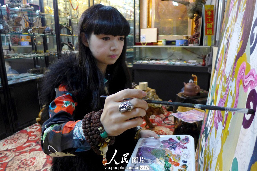 Li paints when she is free. (Zhao Jingdong/vip.people.com.cn)