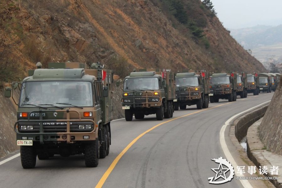 Officers and soldiers of a troop unit under the Lanzhou Military Area Command (MAC) of the Chinese People's Liberation Army (PLA) in an actual-combat readiness drill. (China Military Online/Yu Jinyuan, Yuan Hongyan)