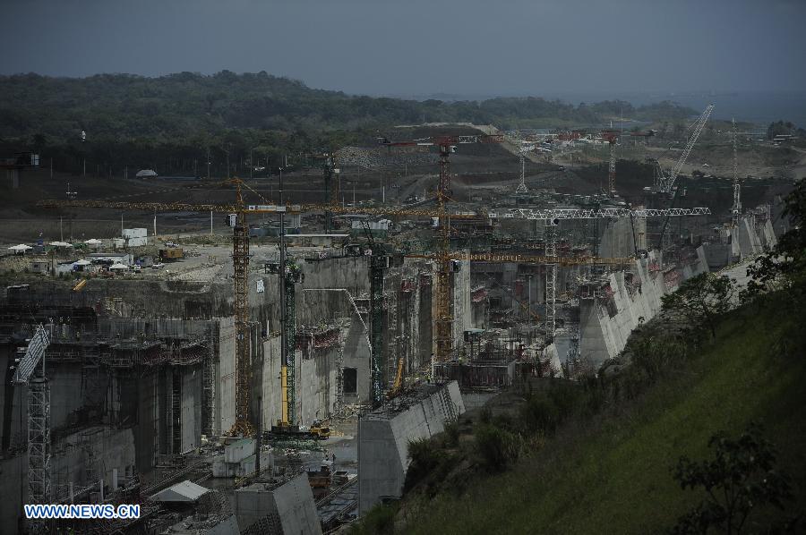 Photo taken on March 19, 2013 shows the construction site of a new lock for the Panama Canal's widening project in Colon. The new lock is expected to be completed and operated in April 2015, the project's Director General Bernardo Gonzalez said. (Xinhua/Mauricio Valenzuela)