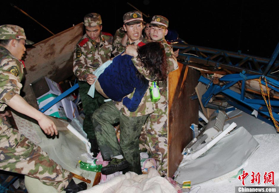 A powerful tornado that swept through a county in central China's Hunan Province caused collapses of electricity pylons and sheds, killing at least 3, according to local authorities, March 20, 2013. (Photo/Chinanews.com) 