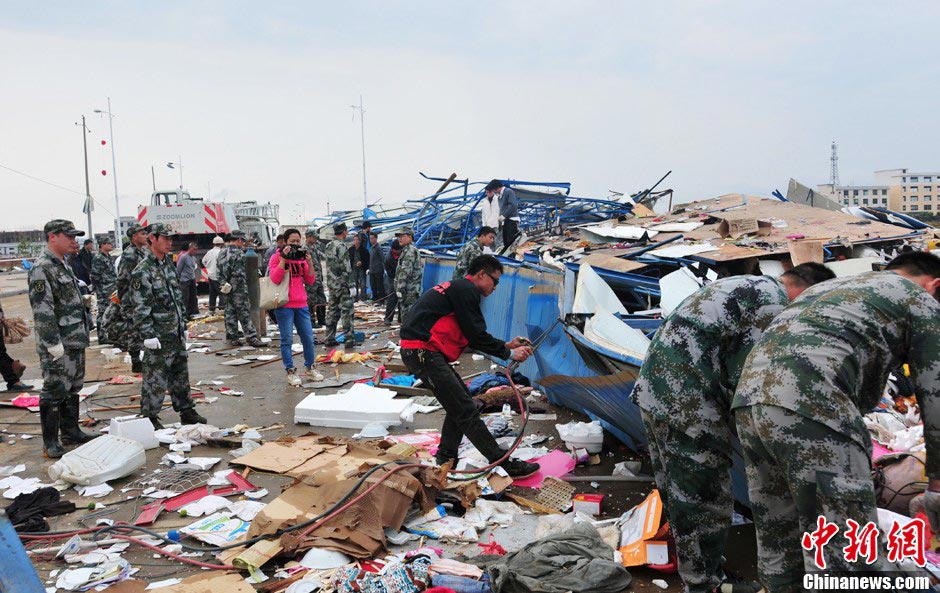 A powerful tornado that swept through a county in central China's Hunan Province caused collapses of electricity pylons and sheds, killing at least 3, according to local authorities, March 20, 2013. (Photo/Chinanews.com) 