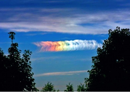 Clouds reflect sunlight and turn into a rainbow captured by an American photographer. (file photo)