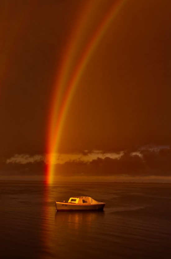 A double rainbow shows above the Australian sea. The sea does not only reflect the rainbow, but also split it as if the rainbow was reflected from the surface.(file photo)