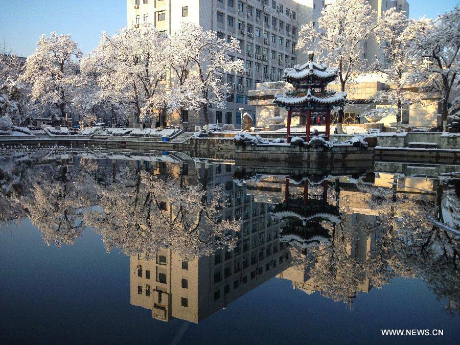 Photo taken with a cell phone on March 20, 2013 shows a snow scenery on the campus of Beijing Jiaotong University in Beijing, capital of China. Beijing witnessed a snowfall with a depth reaching 10-17 centimeters overnight. The snowfall happened to hit the city on the Chinese traditional calendar date of Chunfen, which heralds the beginning of the spring season. Chunfen, which literally means Spring Equinox or Vernal Equinox, falls on the day when the sun is exactly at the celestial latitude of zero degrees. (Xinhua/Pan Chaoyue)
