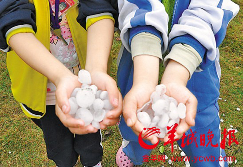 A thunderstorm and hail, along with gales and torrential rains, killed eight people in Dongguan City of south China's Guangdong province. The storm overturned cars and blew down trees and sheds and 136 others were injured according to local authorities on Wednesday. (Photo/Yangcheng Evening News)