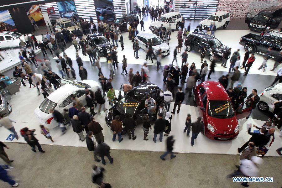 People visit the 16th International Automobile Fair of Algiers held in Algiers, Algeria, on March 19, 2013. Thousands of Algerian car fans rushed to the 16th International Automobile Fair of Algiers, which started on Tuesday in the Exhibition Palace in Algiers with the participation of 53 exhibitors representing more than 38 worldwide car brands.(Xinhua/Kadri Mohamed)  