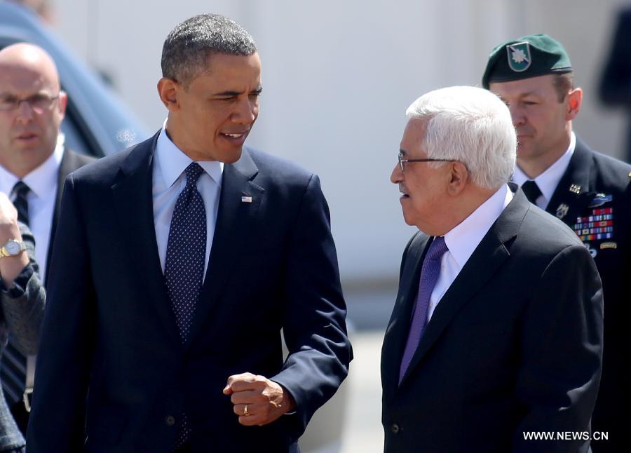 Palestinian President Mahmoud Abbas (R) walks with his U.S. counterpart Barack Obama (L) upon his arrival in the West Bank city of Ramallah on March 21, 2013. Obama arrived in Tel Aviv in Israel Wednesday to start his Mideast tour. Obama will spend three days in Israel, the Palestinian territories and Jordan. (Xinhua/POOL/Fadi Arouri)