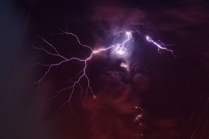 Spectacular lightning volcano captured by photographer  (9)